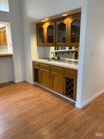 8228 Norfolk Court, Bakersfield, CA 93311