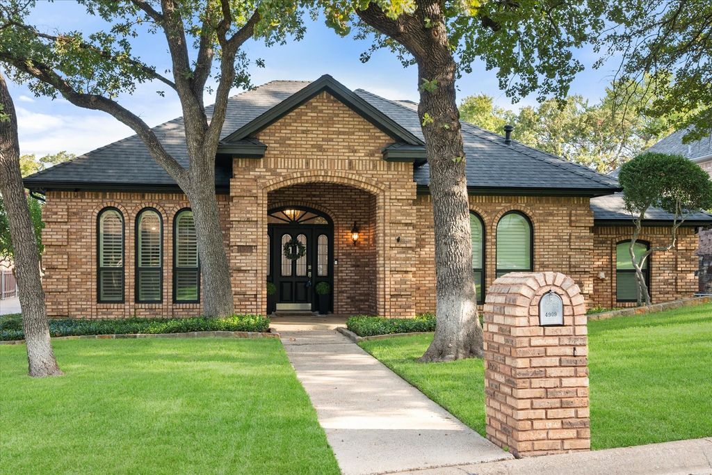 4909 Rockford Court, Arlington, TX 76017 — photo 2