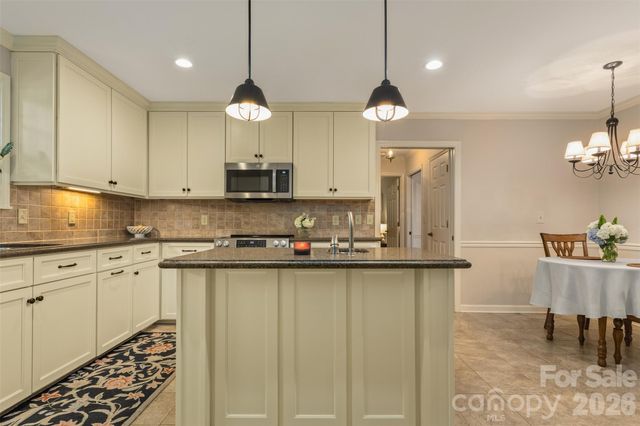425 Sondley Woods Place, Asheville, NC 28805