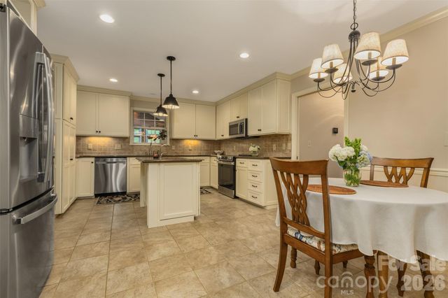 425 Sondley Woods Place, Asheville, NC 28805