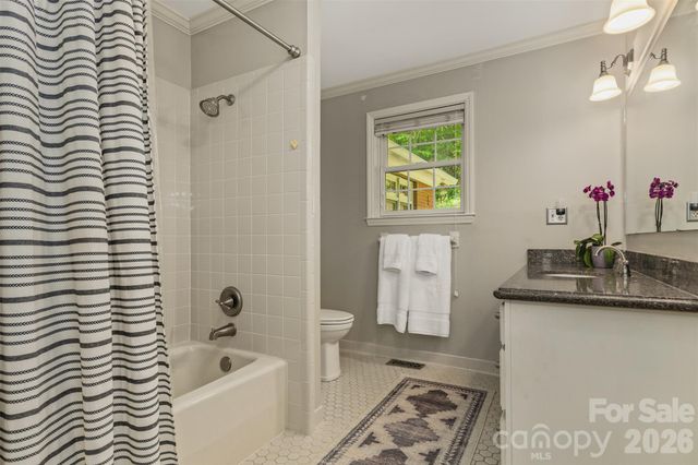 425 Sondley Woods Place, Asheville, NC 28805