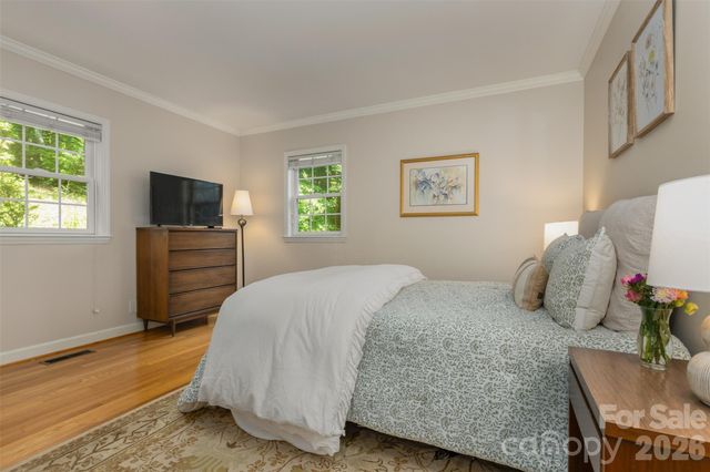 425 Sondley Woods Place, Asheville, NC 28805