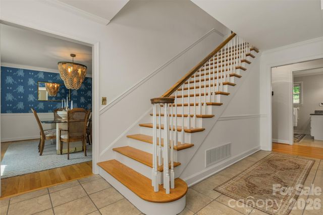 425 Sondley Woods Place, Asheville, NC 28805