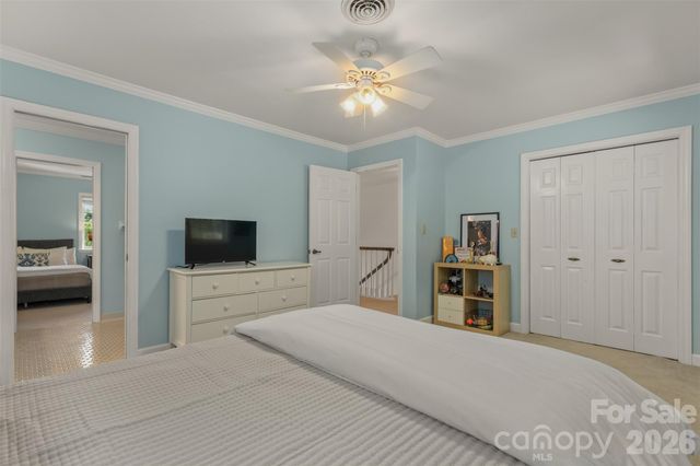 425 Sondley Woods Place, Asheville, NC 28805