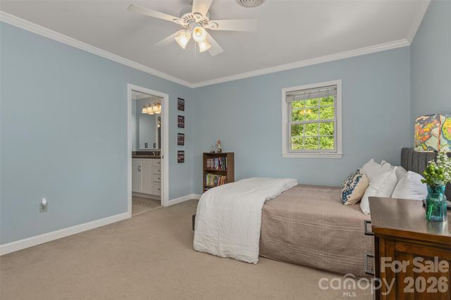 425 Sondley Woods Place, Asheville, NC 28805