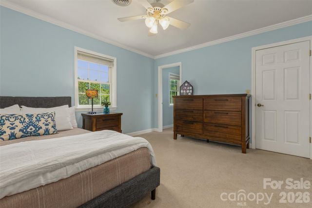 425 Sondley Woods Place, Asheville, NC 28805