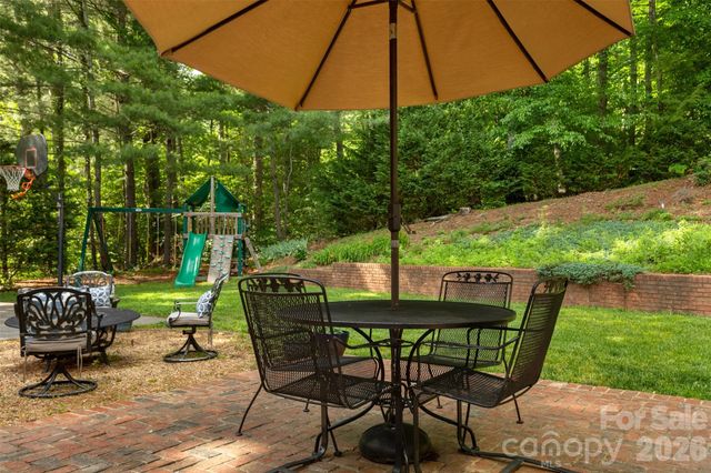 425 Sondley Woods Place, Asheville, NC 28805