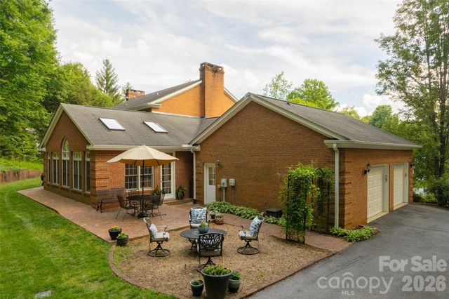 425 Sondley Woods Place, Asheville, NC 28805