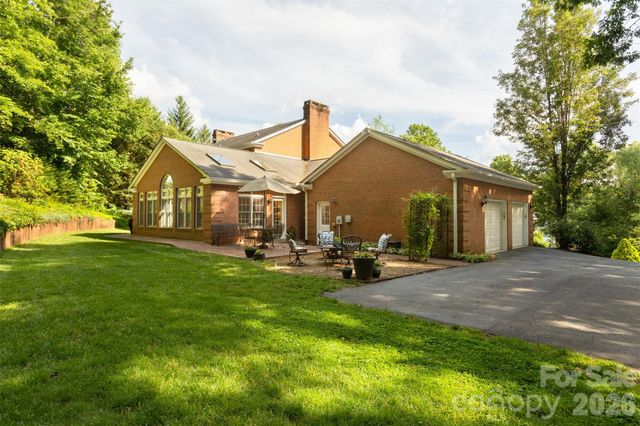 425 Sondley Woods Place, Asheville, NC 28805