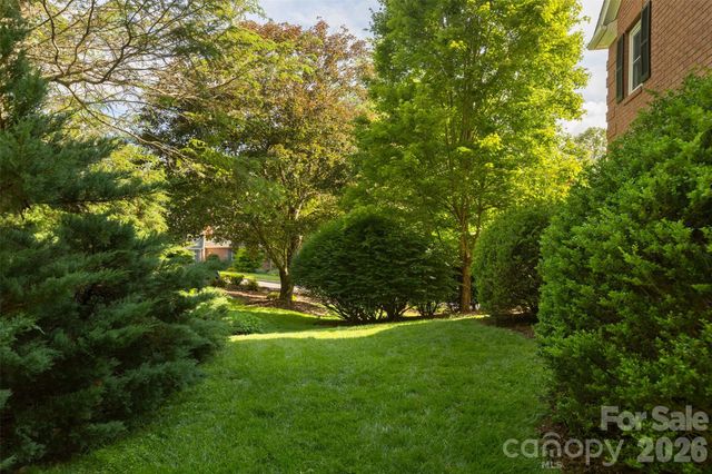 425 Sondley Woods Place, Asheville, NC 28805