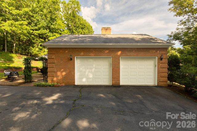 425 Sondley Woods Place, Asheville, NC 28805