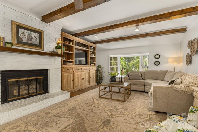 425 Sondley Woods Place, Asheville, NC 28805