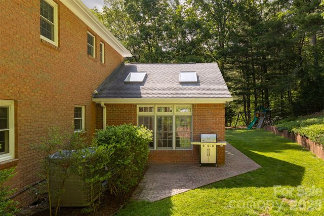 425 Sondley Woods Place, Asheville, NC 28805