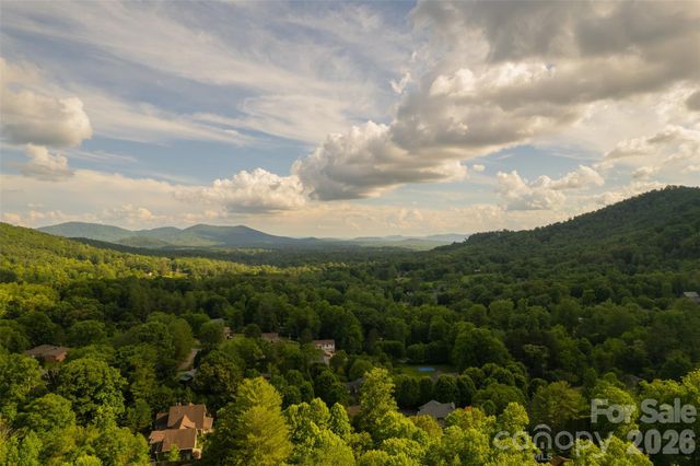 425 Sondley Woods Place, Asheville, NC 28805