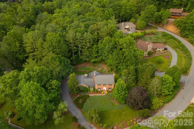 425 Sondley Woods Place, Asheville, NC 28805