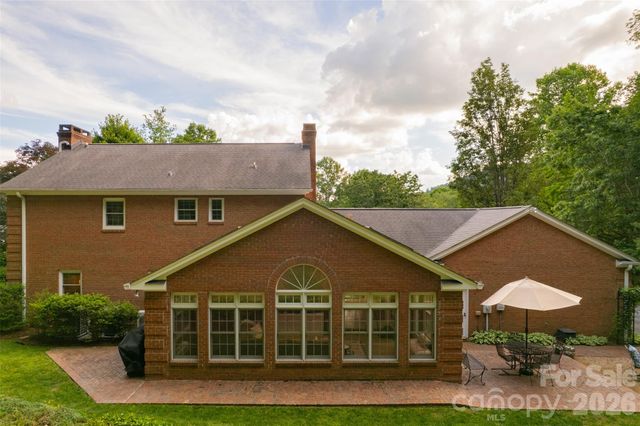 425 Sondley Woods Place, Asheville, NC 28805
