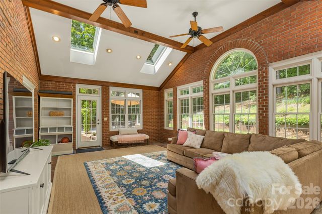 425 Sondley Woods Place, Asheville, NC 28805