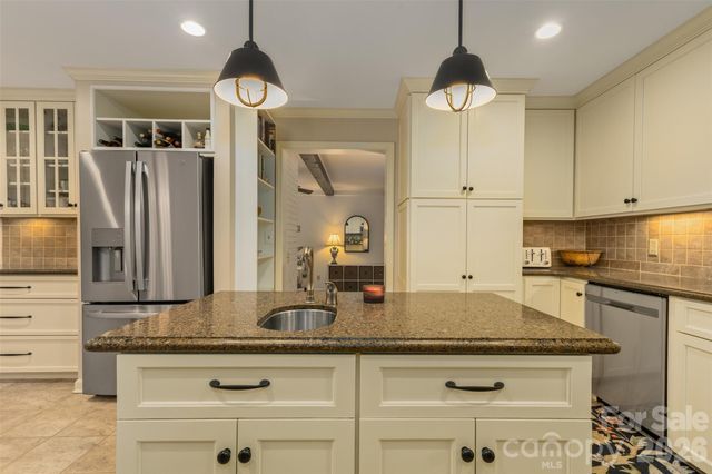 425 Sondley Woods Place, Asheville, NC 28805
