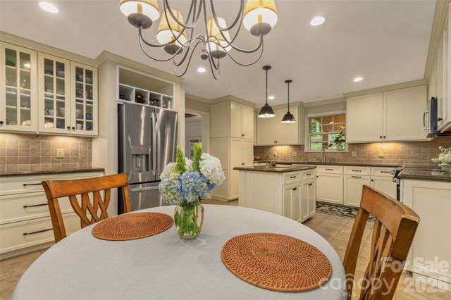 425 Sondley Woods Place, Asheville, NC 28805
