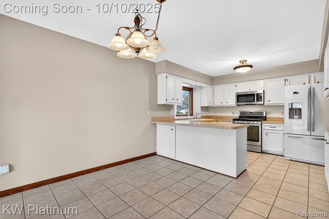 842 Timberline Drive, Rochester Hills, MI 48309