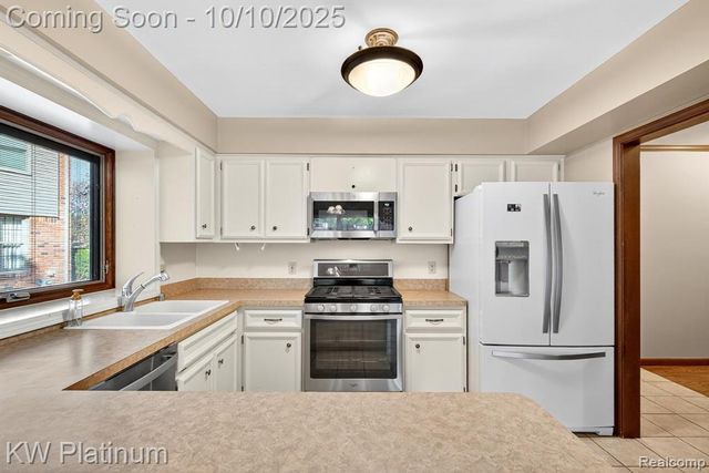 842 Timberline Drive, Rochester Hills, MI 48309