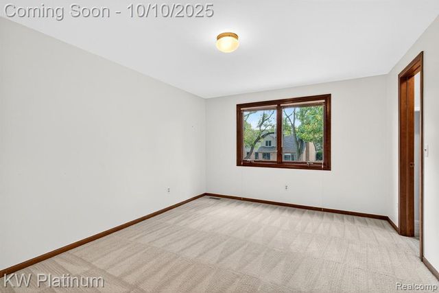 842 Timberline Drive, Rochester Hills, MI 48309