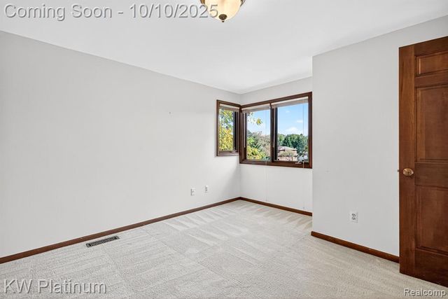 842 Timberline Drive, Rochester Hills, MI 48309