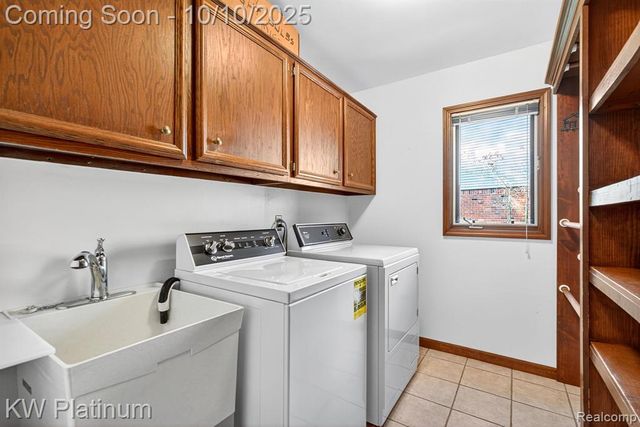 842 Timberline Drive, Rochester Hills, MI 48309