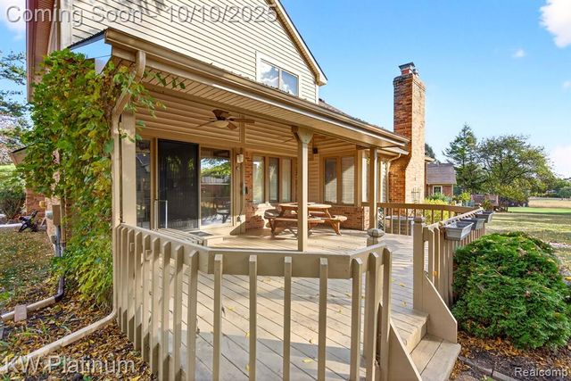 842 Timberline Drive, Rochester Hills, MI 48309