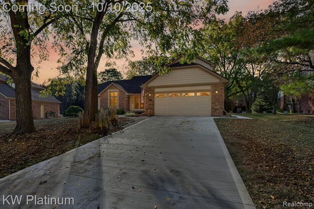 842 Timberline Drive, Rochester Hills, MI 48309
