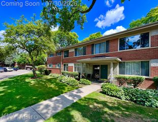 850 N ADAMS Road 6, Birmingham, MI 48009