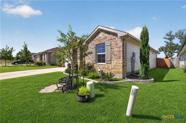 557 Chaco Loop, Seguin, TX 78155