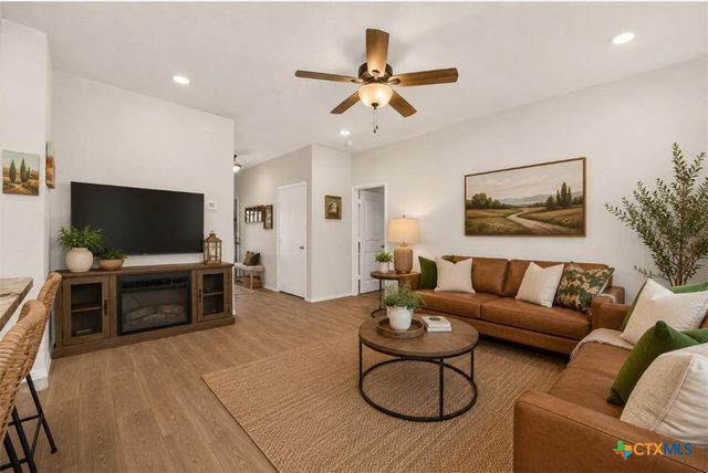 557 Chaco Loop, Seguin, TX 78155