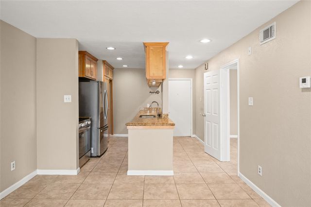 201 Yacht Club Lane 201, Seabrook, TX 77586