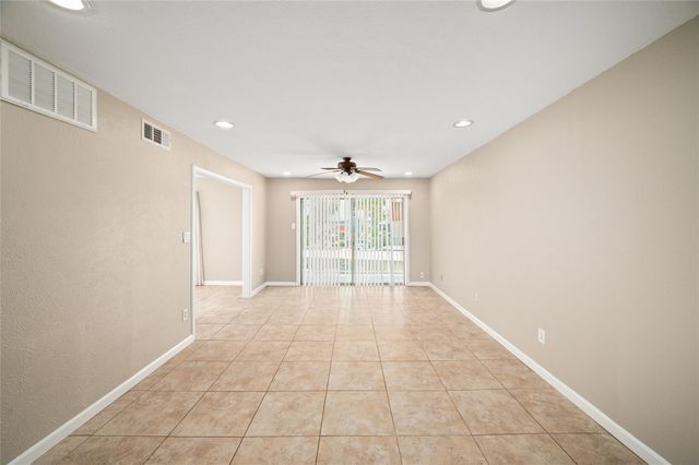 201 Yacht Club Lane 201, Seabrook, TX 77586