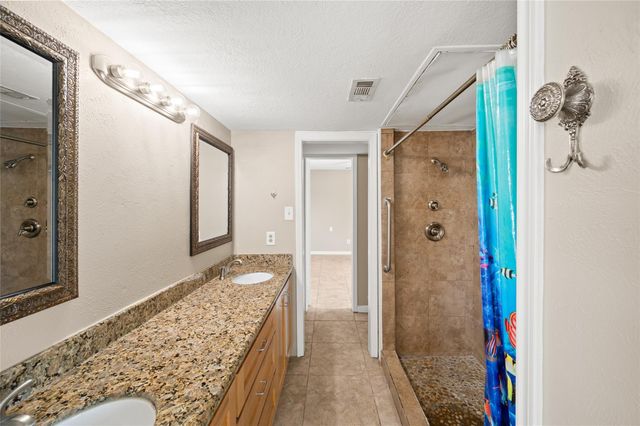 201 Yacht Club Lane 201, Seabrook, TX 77586