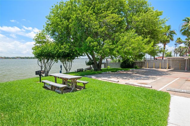 201 Yacht Club Lane 201, Seabrook, TX 77586
