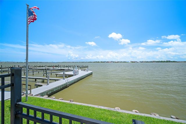 201 Yacht Club Lane 201, Seabrook, TX 77586