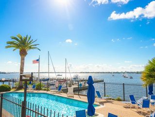 201 Yacht Club Lane 201, Seabrook, TX 77586