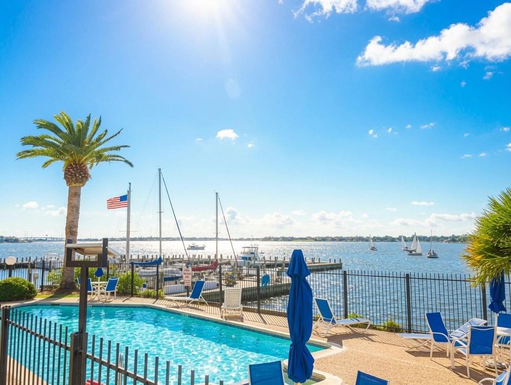 201 Yacht Club Lane 201, Seabrook, TX 77586