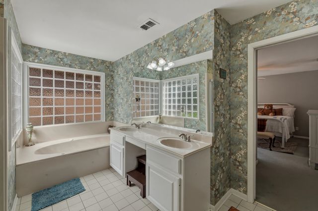 803 Montreal, Longview, TX 75601