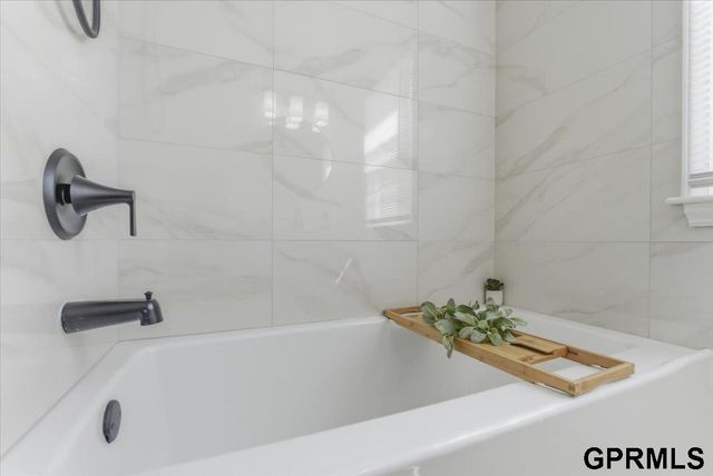 111 W Hudspith Street, Valley, NE 68064