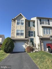 110 SARA LN, Hanover, PA 17331