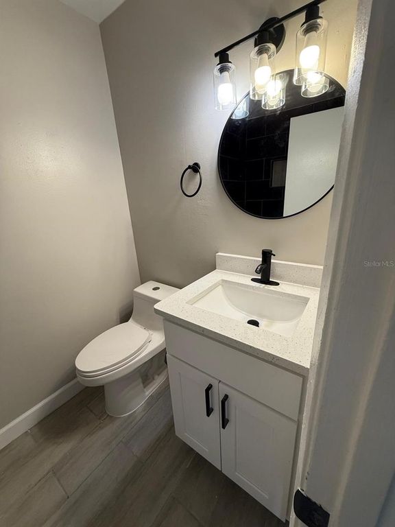 Image 8 of property listing at 328 PINE STREET, Orlando, FL 32824