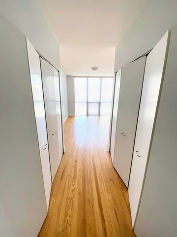 600 N Dearborn Street 811, Chicago, IL 60654