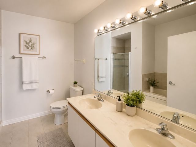600 N Dearborn Street 811, Chicago, IL 60654