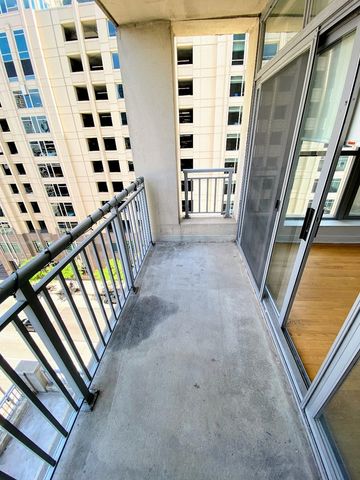 600 N Dearborn Street 811, Chicago, IL 60654
