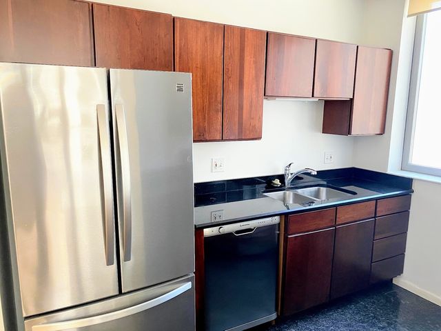 600 N Dearborn Street 811, Chicago, IL 60654