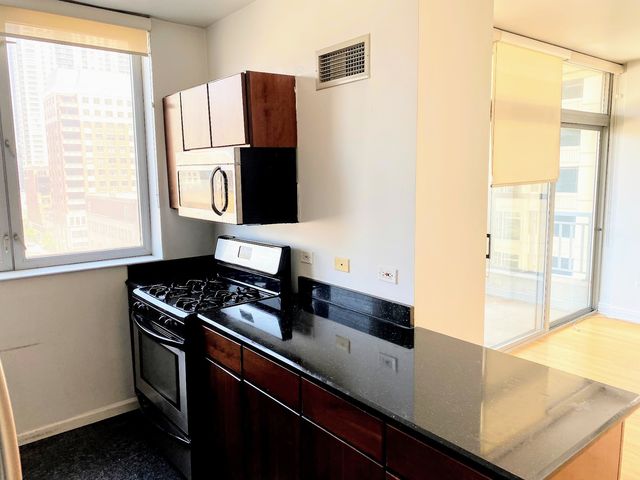 600 N Dearborn Street 811, Chicago, IL 60654