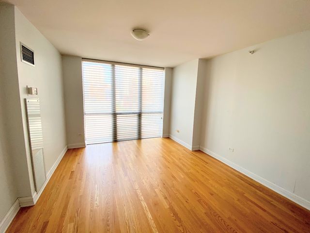600 N Dearborn Street 811, Chicago, IL 60654